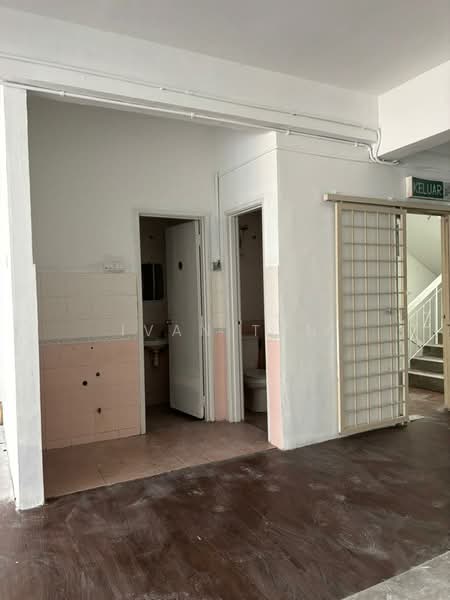 Pejabat untuk Disewa di Usj 21 (Subang Jaya) - Ivan Tan - Bathroom - PropertyGuru.com.my
