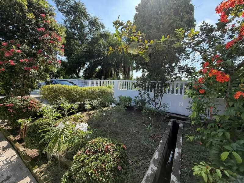 Rumah Banglo untuk Dijual di Seksyen 11 (Petaling Jaya) - Shiqin Saidin - Garden - PropertyGuru.com.my
