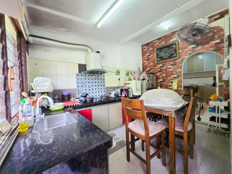 Rumah Teres untuk Dijual di Bandar Kinrara Seksyen 5 (Bandar Kinrara) - Zul Syafiq - Kitchen - PropertyGuru.com.my