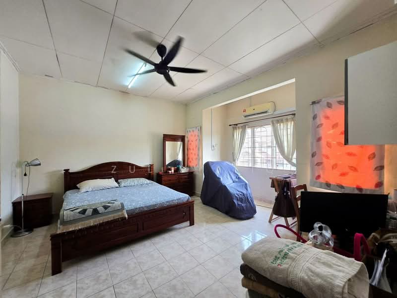 Rumah Teres untuk Dijual di Bandar Kinrara Seksyen 5 (Bandar Kinrara) - Zul Syafiq - Bedroom - PropertyGuru.com.my