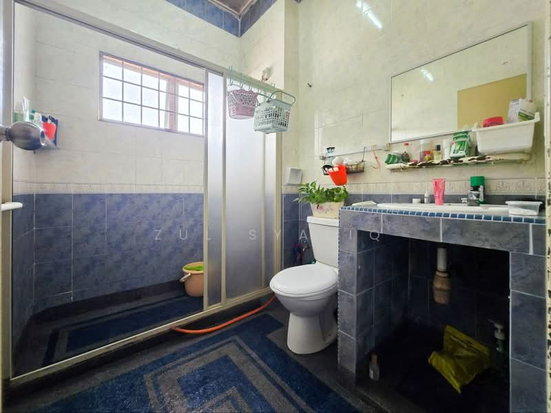 Rumah Teres untuk Dijual di Bandar Kinrara Seksyen 5 (Bandar Kinrara) - Zul Syafiq - Bathroom - PropertyGuru.com.my
