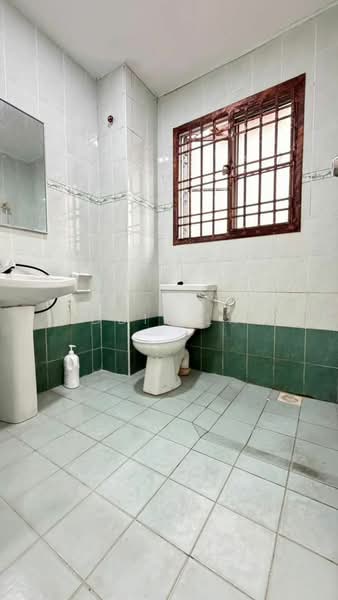Rumah Teres untuk Dijual di Taman Mutiara Rini (Skudai) - Eddie Lai - Bathroom - PropertyGuru.com.my