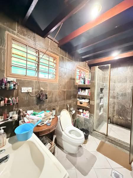 Rumah Banglo untuk Dijual di Seksyen 11 (Petaling Jaya) - Shiqin Saidin - Bathroom - PropertyGuru.com.my