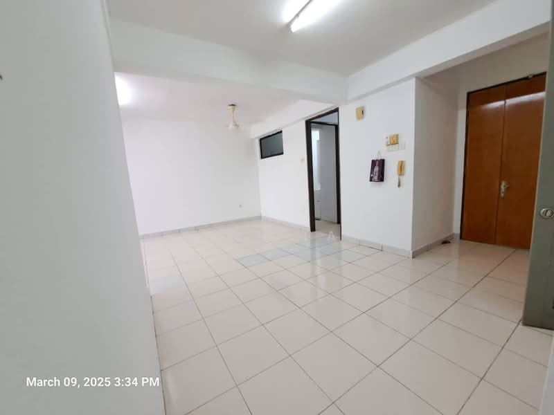 Condominium for Sale at Cyberia Smart Homes - Alan Lai - Living Room - PropertyGuru.com.my