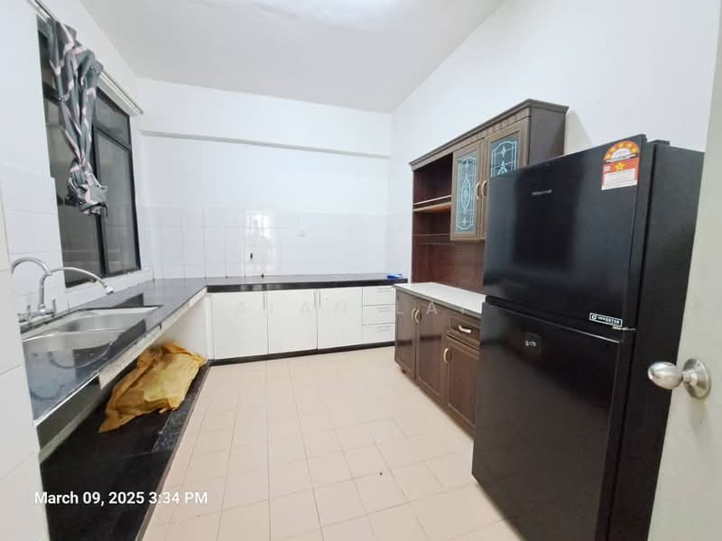 Condominium for Sale at Cyberia Smart Homes - Alan Lai - Kitchen - PropertyGuru.com.my