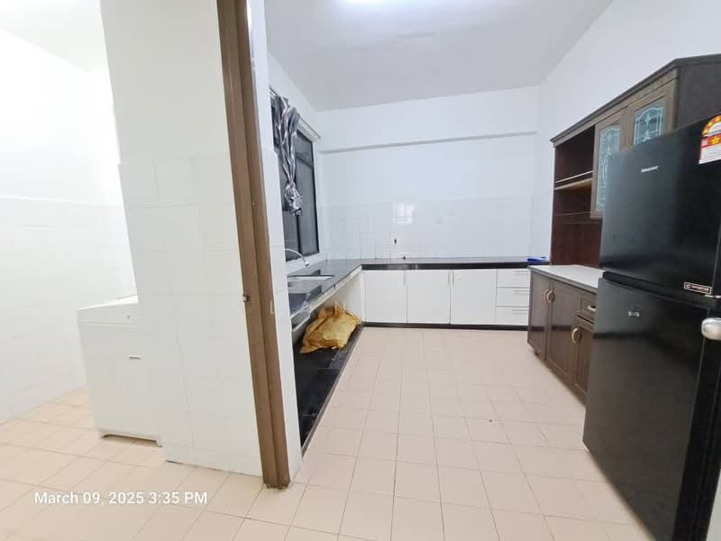 Condominium for Sale at Cyberia Smart Homes - Alan Lai - Kitchen - PropertyGuru.com.my