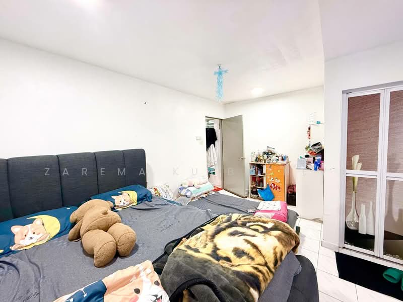 2-storey Terraced House for Sale in Taman Sri Semenyih (Semenyih) - Zarema Kulbuzheva - Bedroom - PropertyGuru.com.my