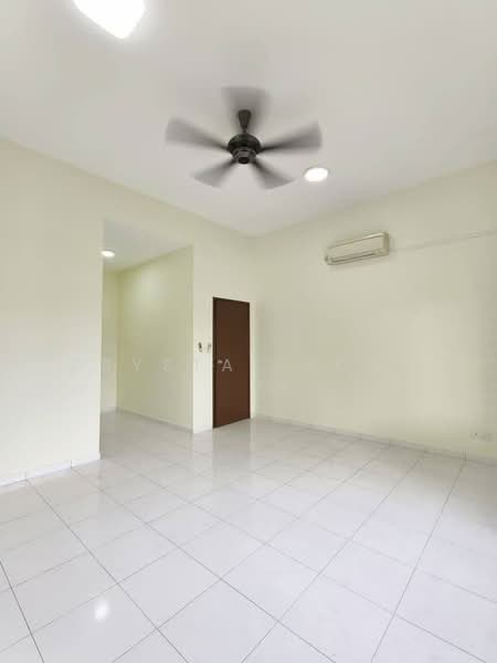 Rumah Teres 2 Tingkat untuk Dijual di Taman Setia Indah (Tebrau) - Crystal Kong - Living Room - PropertyGuru.com.my