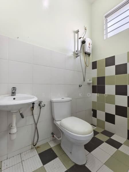 Rumah Teres 2 Tingkat untuk Dijual di Taman Setia Indah (Tebrau) - Crystal Kong - Bathroom - PropertyGuru.com.my