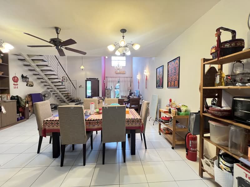 3-storey Terraced House for Sale in Taman Tasik Damai (Sungai Besi) - Jesnin Kee - Dining Room - PropertyGuru.com.my