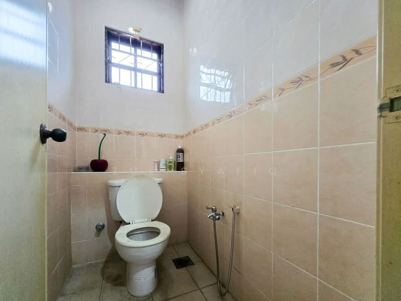 Semi-Detached House for Sale in Taman Taming Jaya (Balakong) - Zul Syafiq - Bathroom - PropertyGuru.com.my