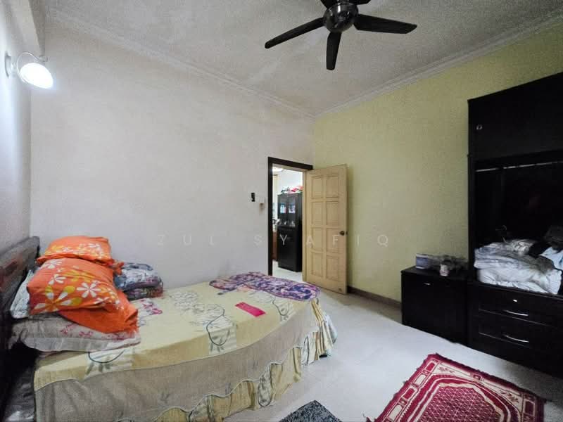Semi-Detached House for Sale in Taman Taming Jaya (Balakong) - Zul Syafiq - Bedroom - PropertyGuru.com.my