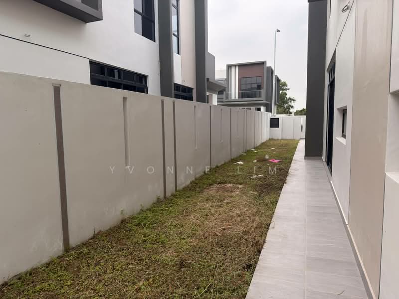 Rumah Berkembar untuk Dijual di Taman Sutera Utama (Skudai) - Yvonne Lim - Exterior - PropertyGuru.com.my