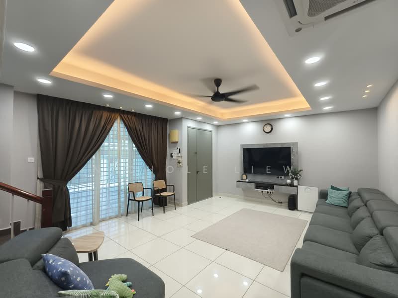 Rumah Teres 2 Tingkat untuk Dijual di Taman Tiara East (Semenyih) - Nichole Liew - Living Room - PropertyGuru.com.my