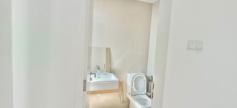 Service Residence for Sale at United Point (Residensi Berpadu) - Ethan Loke - Bathroom - PropertyGuru.com.my