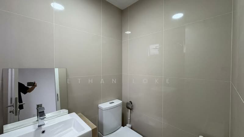 Service Residence for Sale at United Point (Residensi Berpadu) - Ethan Loke - Bathroom - PropertyGuru.com.my