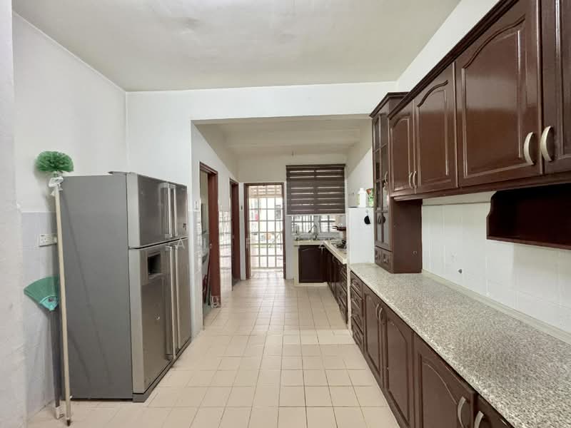 2-storey Terraced House for Sale in Bandar Seri Putra (Bangi) - Ai Faizal - Kitchen - PropertyGuru.com.my