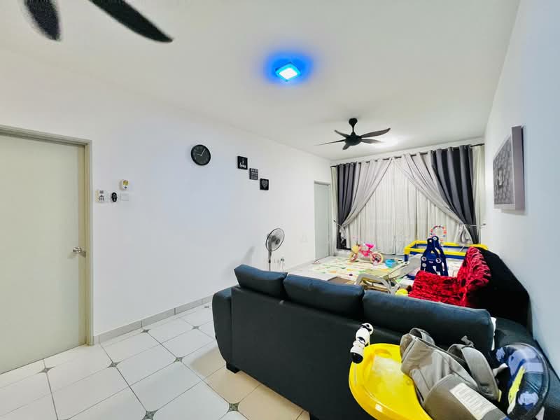 Pangsapuri untuk Dijual di Seri Utama - Ashraf Azwan - Living Room - PropertyGuru.com.my