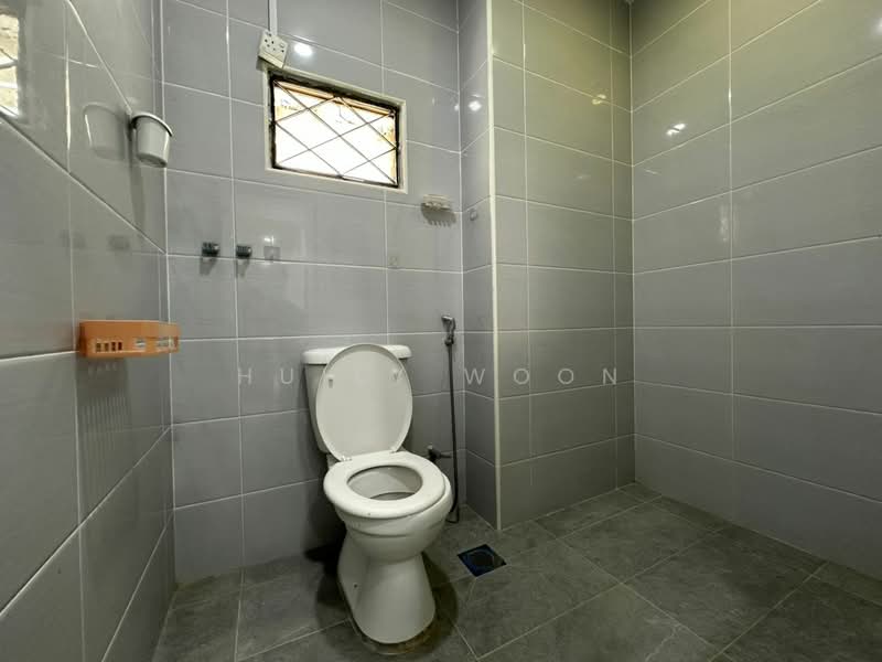 Rumah Teres 2 Tingkat untuk Disewa di Taman Pelangi (Johor Bahru) - Huily Woon - Bathroom - PropertyGuru.com.my