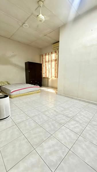 Rumah Teres 2 Tingkat untuk Dijual di Taman Desa Cemerlang (Ulu Tiram) - Huily Woon - Bedroom - PropertyGuru.com.my
