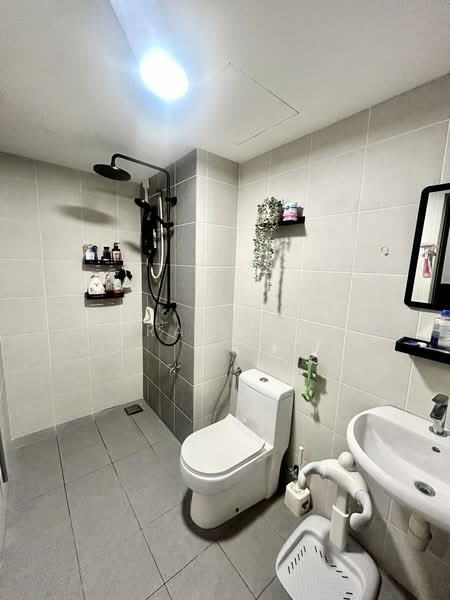 Service Residence for Sale at RESIDENSI PR1MA@KAJANG - Ashraf Azwan - Bathroom - PropertyGuru.com.my