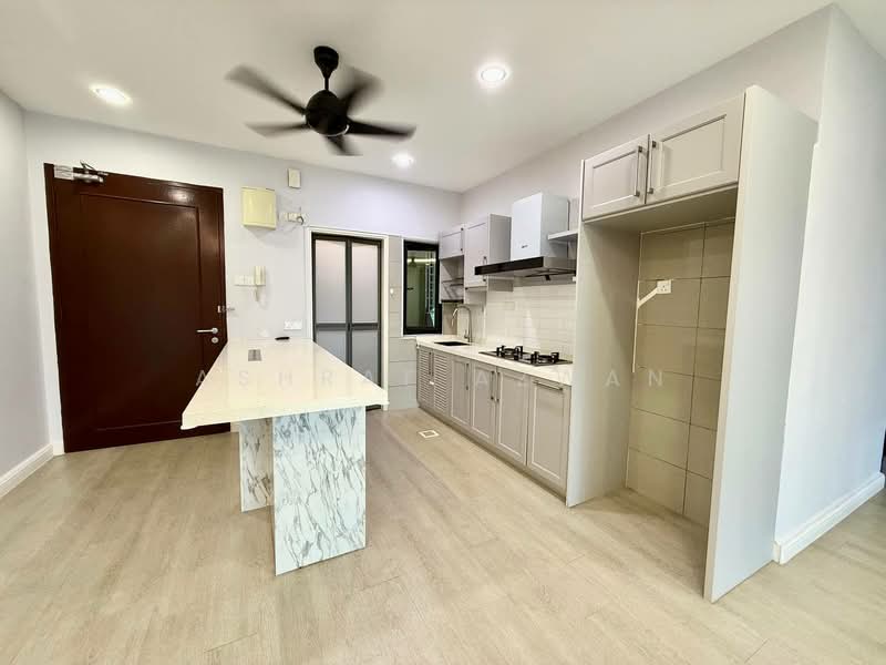 Kondominium untuk Dijual di Lake Vista Residence (Tasik Vista Residen) - Ashraf Azwan - Kitchen - PropertyGuru.com.my