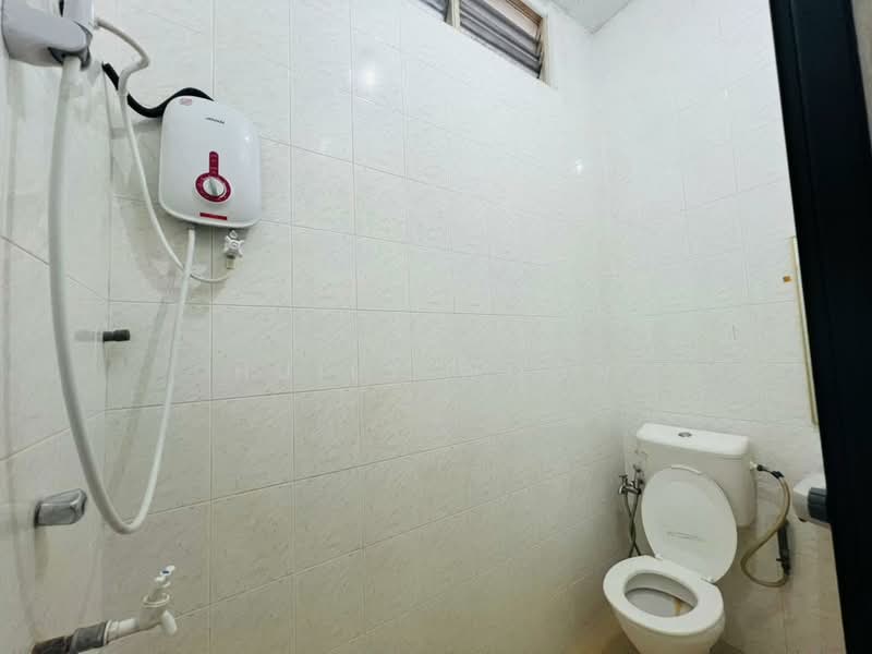 2-storey Terraced House for Rent in Taman Pelangi (Johor Bahru) - Huily Woon - Bathroom - PropertyGuru.com.my