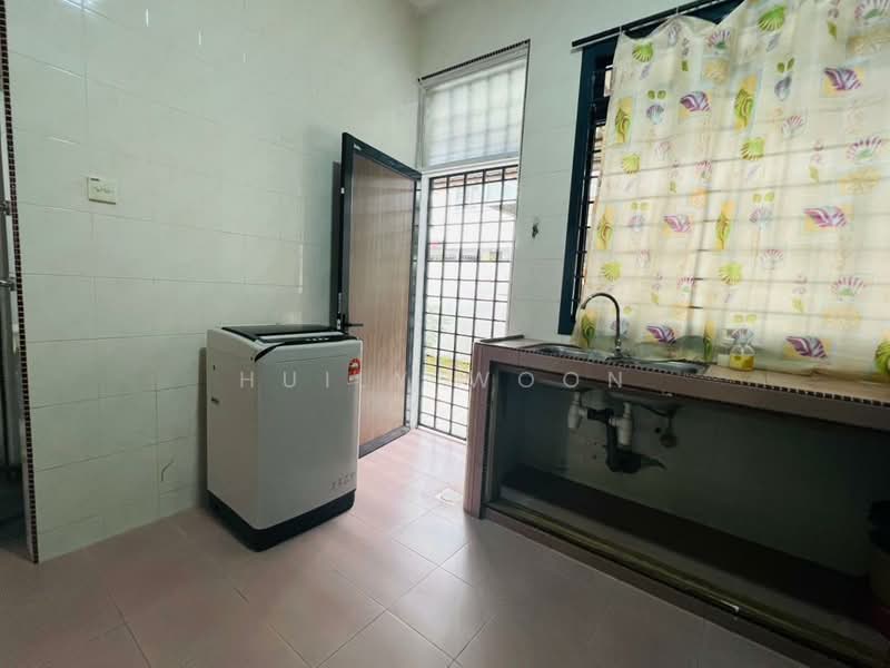 2-storey Terraced House for Rent in Taman Pelangi (Johor Bahru) - Huily Woon - Kitchen - PropertyGuru.com.my