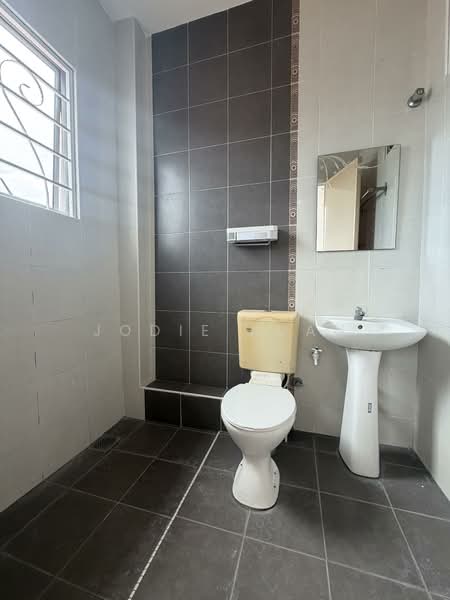 Rumah Teres 2-Tingkat untuk Dijual di Bandar Seri Botani (Ipoh) - Jodie Kuan - MASTER BEDROOM ATTACHED BATHROOM - PropertyGuru.com.my
