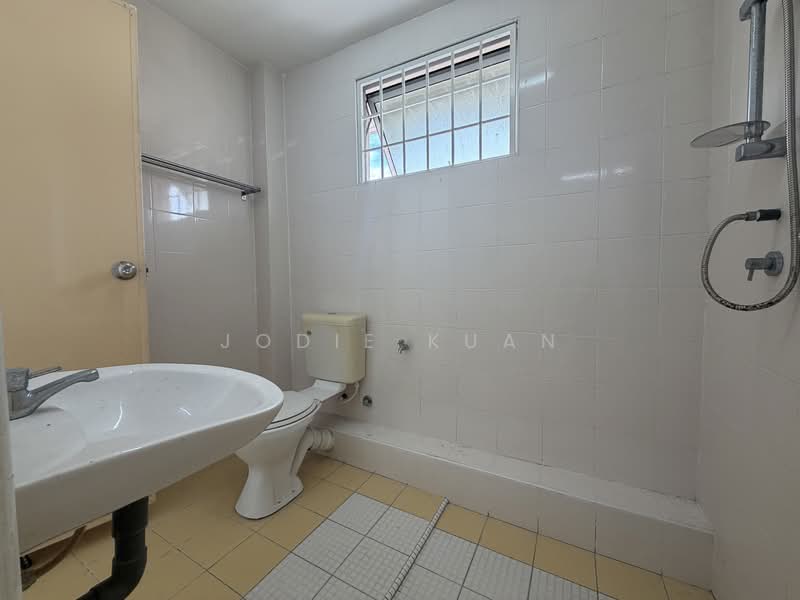 Rumah Teres 2-Tingkat untuk Dijual di Bandar Seri Botani (Ipoh) - Jodie Kuan - SHARING BATHROOM BEDROOM 2 AND 3 - PropertyGuru.com.my