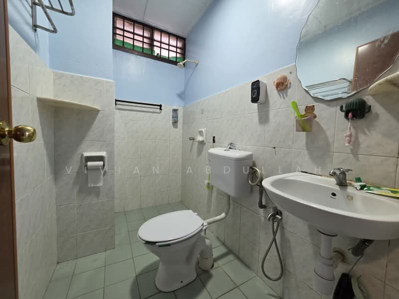 Apartment for Rent at Idaman Senibong - Vivian Abdullah - Bathroom - PropertyGuru.com.my