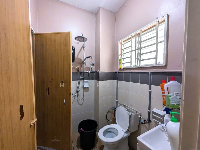 Rumah Teres 2 Tingkat untuk Dijual di Taman Puncak Saujana (Kajang) - Mahirah . - Bathroom - PropertyGuru.com.my