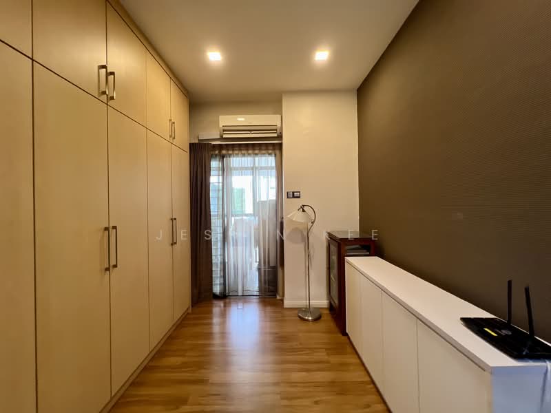3-storey Terraced House for Sale in Taman Tasik Damai (Sungai Besi) - Jesnin Kee - Master Room Wardrobe - PropertyGuru.com.my