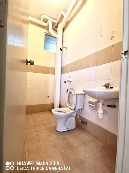 Pangsapuri untuk Dijual di Kipark Apartment - Jessica Boey - Bathroom - PropertyGuru.com.my