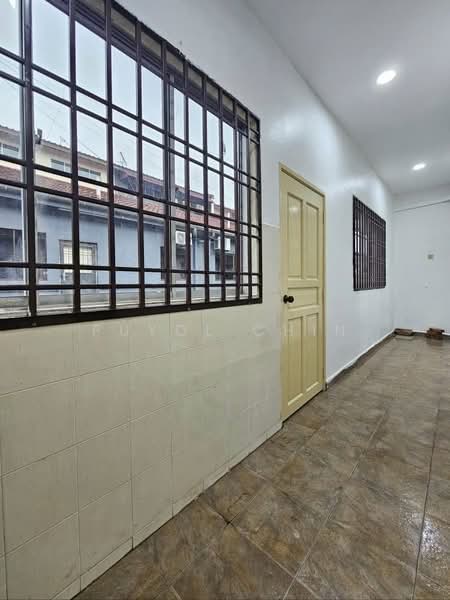 1.5-storey Terraced House for Sale in Taman Impian Emas (Skudai) - Puyol Chin - Corridor - PropertyGuru.com.my