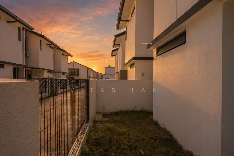 Rumah Teres 2 Tingkat untuk Dijual di Bandar Bukit Raja (Klang) - Vitas Tan - Exterior - PropertyGuru.com.my