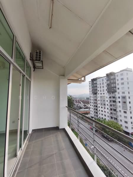 Rumah Bandar untuk Dijual di Taman Bukit Serdang (Seri Kembangan) - Nicholas Lew - Balcony - PropertyGuru.com.my