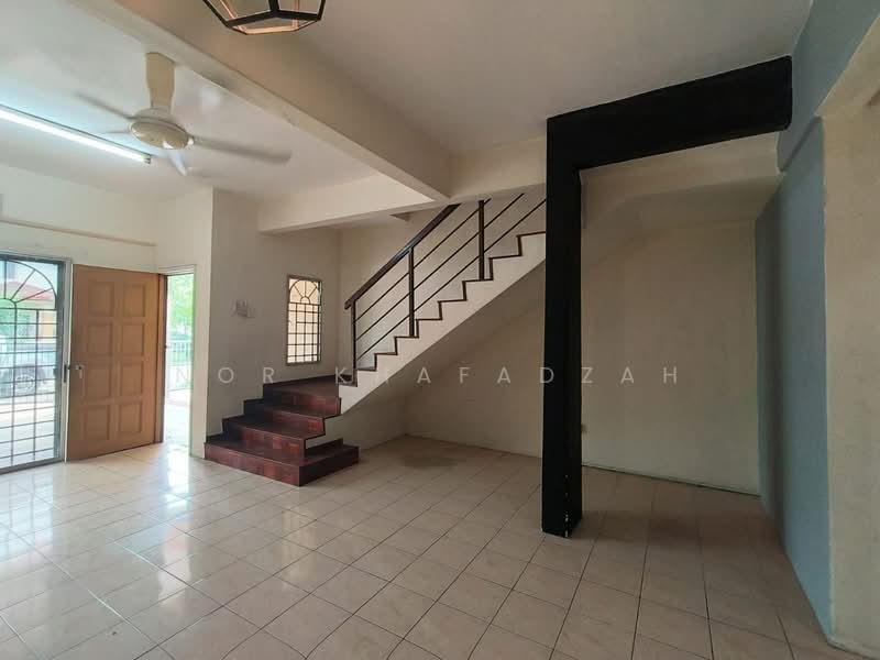 Rumah Teres 2 Tingkat untuk Dijual di Seksyen 32, Kemuning Green Ville (Shah Alam) - Nor Khafadzah - Living Room - PropertyGuru.com.my