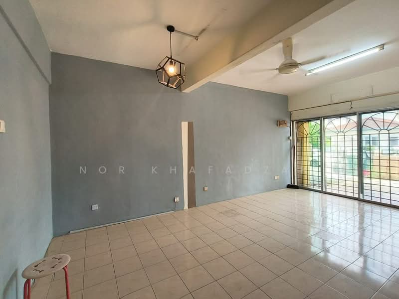 Rumah Teres 2 Tingkat untuk Dijual di Seksyen 32, Kemuning Green Ville (Shah Alam) - Nor Khafadzah - Living Room - PropertyGuru.com.my