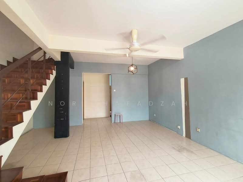 Rumah Teres 2 Tingkat untuk Dijual di Seksyen 32, Kemuning Green Ville (Shah Alam) - Nor Khafadzah - Living Room - PropertyGuru.com.my