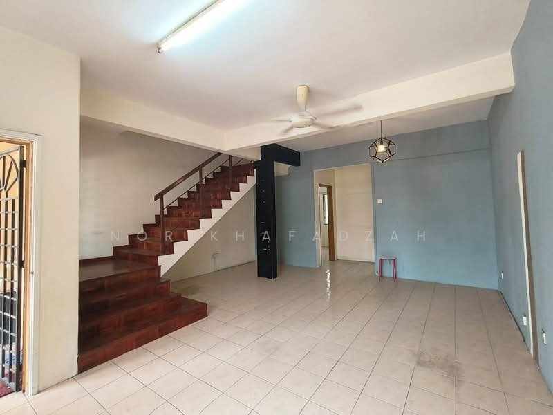 Rumah Teres 2 Tingkat untuk Dijual di Seksyen 32, Kemuning Green Ville (Shah Alam) - Nor Khafadzah - Living Room - PropertyGuru.com.my