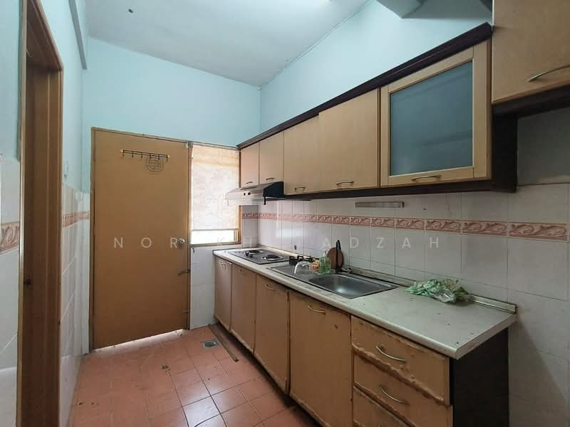 Rumah Teres 2 Tingkat untuk Dijual di Seksyen 32, Kemuning Green Ville (Shah Alam) - Nor Khafadzah - Kitchen - PropertyGuru.com.my