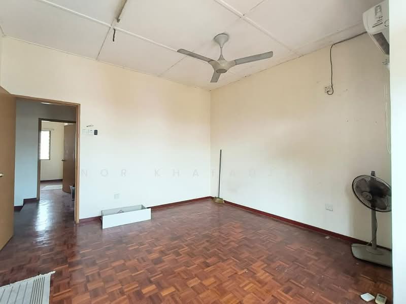 Rumah Teres untuk Dijual di Seksyen 32, Kemuning Green Ville (Shah Alam) - Nor Khafadzah - Living Room - PropertyGuru.com.my