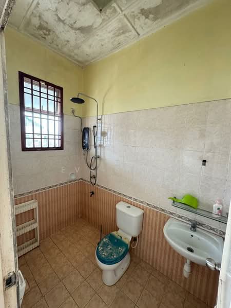 Rumah Teres 1 Tingkat untuk Dijual di Skudai (Johor) - Eva Siow - Bathroom - PropertyGuru.com.my