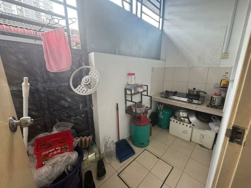 1-storey Terraced House for Sale in Bukit Indah (Iskandar Puteri (Nusajaya)) - Eva Siow - Kitchen - PropertyGuru.com.my