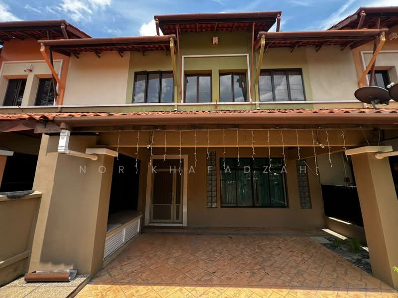 2-storey Terraced House for Sale in Bukit Jelutong (Shah Alam) - Nor Khafadzah - Exterior - PropertyGuru.com.my