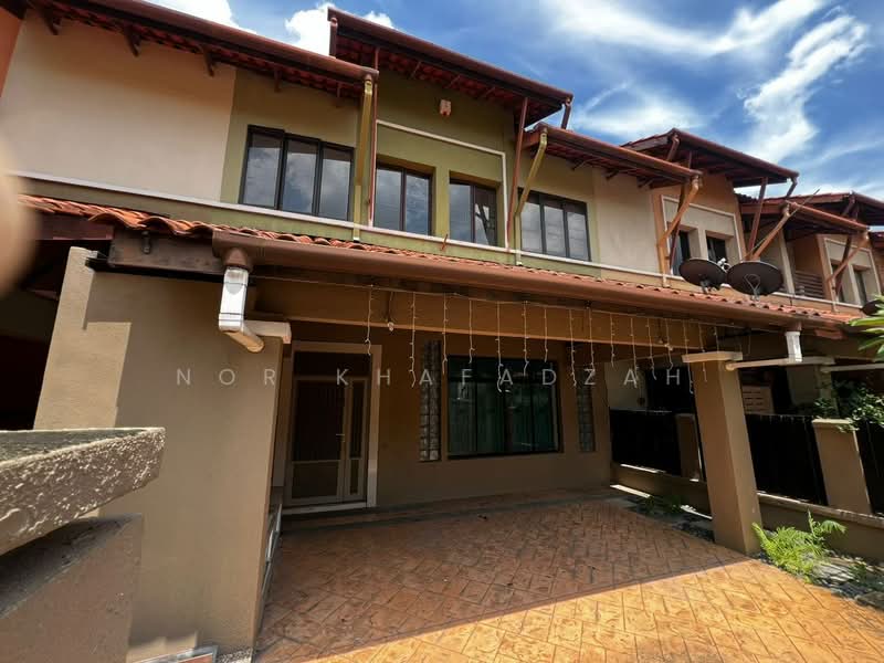 2-storey Terraced House for Sale in Bukit Jelutong (Shah Alam) - Nor Khafadzah - Exterior - PropertyGuru.com.my