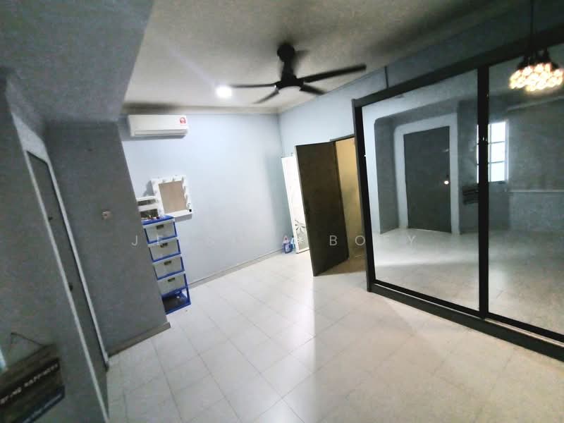 2-storey Terraced House for Sale in Taman Scientex Pasir Gudang (Pasir Gudang) - Jessica Boey - Bedroom - PropertyGuru.com.my