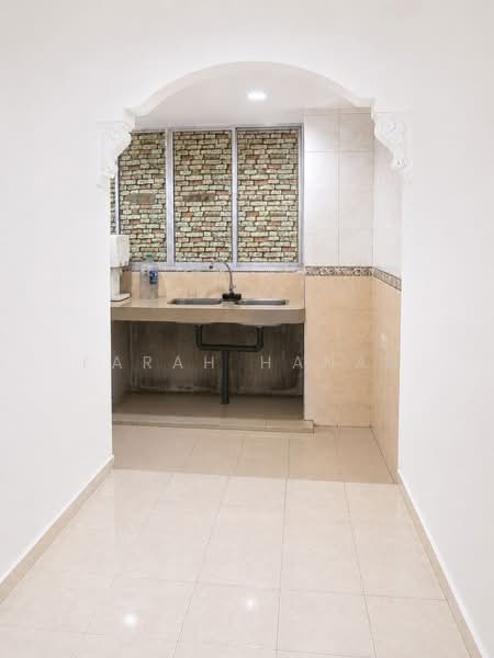 Pangsapuri untuk Disewa di Vista Seri Putra - Farah Hanan - Kitchen - PropertyGuru.com.my