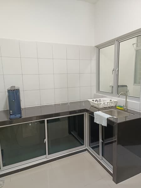 Kondominium untuk Disewa di Residensi Sateria - Felix Lee - Kitchen - PropertyGuru.com.my